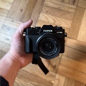 Fuji XT30 ii Camera w/ XC15-45mm F3.5 Lens (800 shutter count)